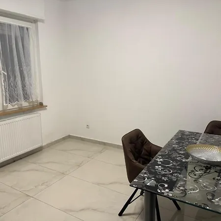 דירה Frei In